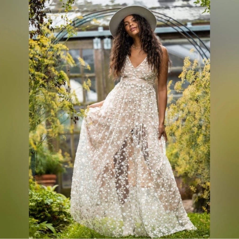 Altar'd State Caledonia Sleeveless Maxi Dress with Floral Appliqué / Medium